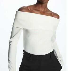 COS Elegant off the shoulder Top